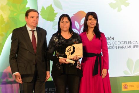 EN LA ENTREGA DE LOS PREMIOS EXCELENCIA A LA INNOVACIÓN PARA MUJERES RURALES 