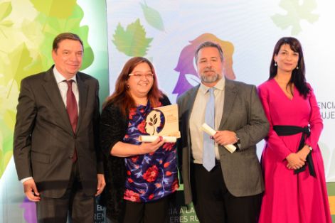 EN LA ENTREGA DE LOS PREMIOS EXCELENCIA A LA INNOVACIÓN PARA MUJERES RURALES 