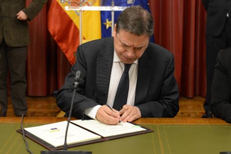 EN LA FIRMA DEL CONVENIO DE ADHESIÓN DE LA JUNTA DE EXTREMADURA 