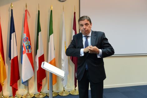 Hoy, en la visita, junto al comisario europeo a los medios que el Gobierno aporta al programa europeo de incendios forestales 