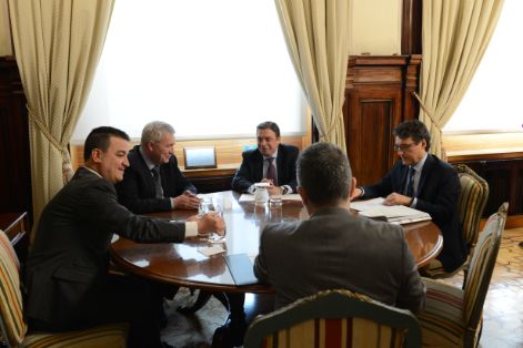 HOY, EN UNA REUNIÓN CON EL CONSEJERO DE AGRICULTURA DE CASTILLA-LA MANCHA Y EL PRESIDENTE DE LA DOP “QUESO MANCHEGO” 