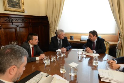 HOY, EN UNA REUNIÓN CON EL CONSEJERO DE AGRICULTURA DE CASTILLA-LA MANCHA Y EL PRESIDENTE DE LA DOP “QUESO MANCHEGO” 