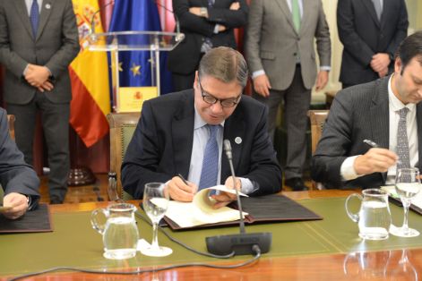 Hoy, en la firma de los Protocolos de adhesión para la tenencia responsable de los animales de compañía 