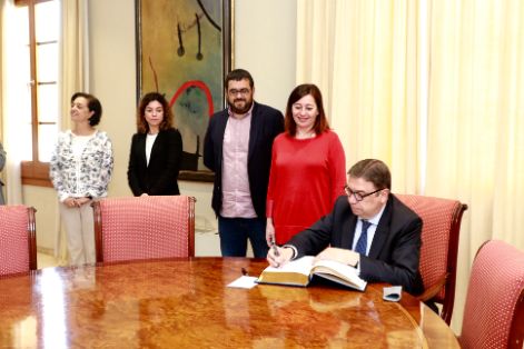 HOY, TRAS LA REUNIÓN QUE HA MANTENIDO CON LA PRESIDENTA DEL GOBIERNO DE LAS ISLAS BALEARES, EN PALMA
