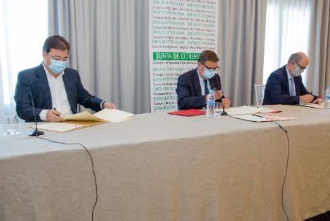 Hoy, en la firma del convenio para la modernización de regadíos en Extremadura