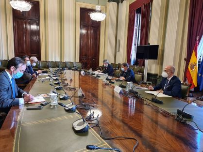 El ministro se ha reunido con representantes de FIAB y Hostelería de España