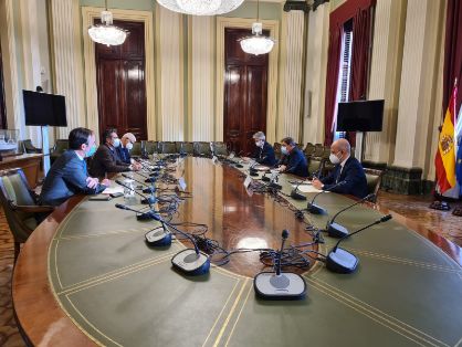El ministro se ha reunido con representantes de FIAB y Hostelería de España