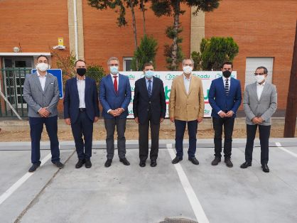 En su visita a las instalaciones de Cobadu, tras el incendio del pasado 6 de septiembre