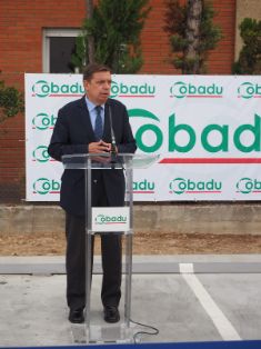 En su visita a las instalaciones de Cobadu, tras el incendio del pasado 6 de septiembre