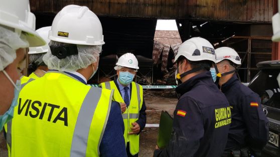 En su visita a las instalaciones de Cobadu, tras el incendio del pasado 6 de septiembre