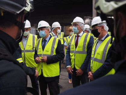 En su visita a las instalaciones de Cobadu, tras el incendio del pasado 6 de septiembre