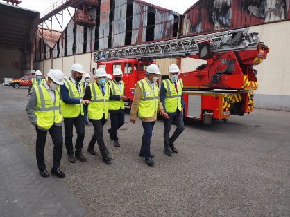 En su visita a las instalaciones de Cobadu, tras el incendio del pasado 6 de septiembre