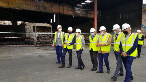 En su visita a las instalaciones de Cobadu, tras el incendio del pasado 6 de septiembre
