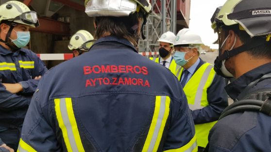 En su visita a las instalaciones de Cobadu, tras el incendio del pasado 6 de septiembre
