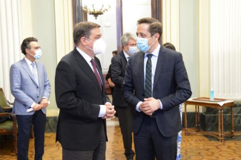 Hoy, en la firma del convenio con la Empresa Nacional de Innovación (ENISA)