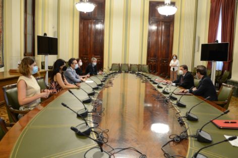 Hoy, en la firma del convenio con la Empresa Nacional de Innovación (ENISA)