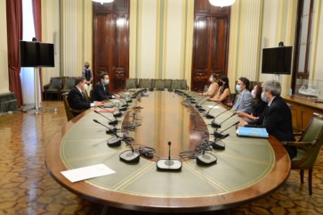 Hoy, en la firma del convenio con la Empresa Nacional de Innovación (ENISA)