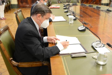 Hoy, en la firma del convenio con la Empresa Nacional de Innovación (ENISA)
