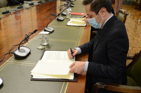 Hoy, en la firma del convenio con la Empresa Nacional de Innovación (ENISA)