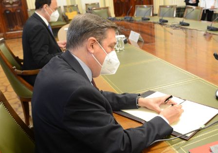 Hoy, en la firma del convenio con la Universidad de Córdoba y la Politécnica de Madrid
