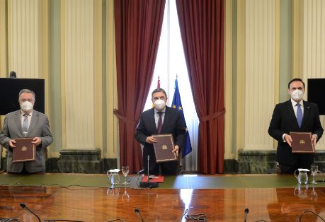 Hoy, en la firma del convenio con la Universidad de Córdoba y la Politécnica de Madrid