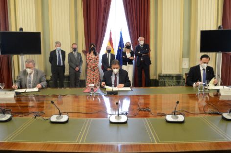 Hoy, en la firma del convenio con la Universidad de Córdoba y la Politécnica de Madrid