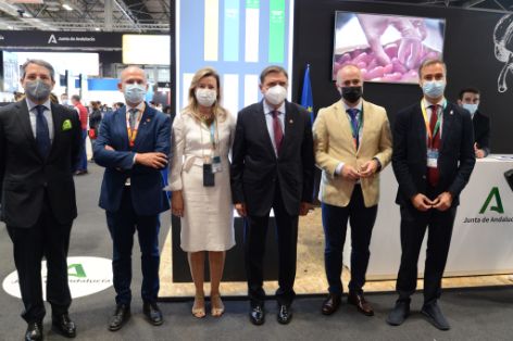 EN UNA VISITA AL SALÓN GOURMETS, FERIA INTERNACIONAL DE ALIMENTACIÓN Y BEBIDAS DE CALIDAD 