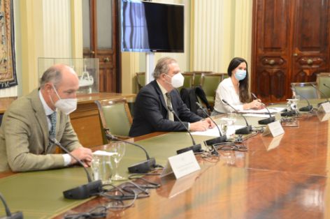 EN UNA REUNIÓN MANTENIDA HOY EN LA SEDE DEL MINISTERIO