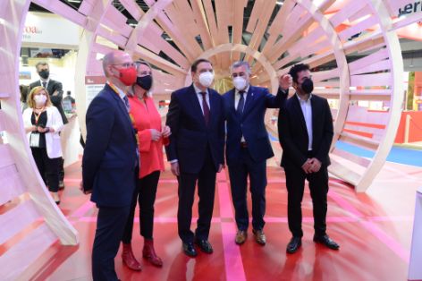 VISITA AL ESTAND INSTITUCIONAL DEL MAPA EN FITUR