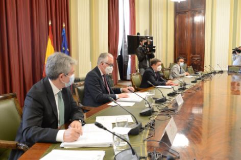 EN UNA REUNIÓN MANTENIDA HOY EN LA SEDE DEL MINISTERIO 