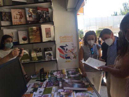Hoy, en su visita a la Feria del Libro de Madrid 