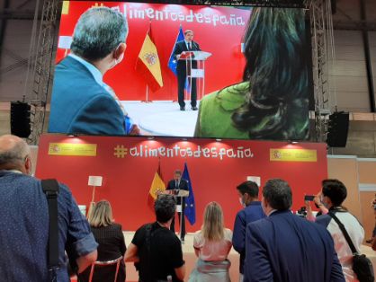 EN UNA VISITA AL SALÓN GOURMETS, FERIA INTERNACIONAL DE ALIMENTACIÓN Y BEBIDAS DE CALIDAD 