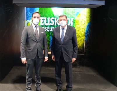 Durante su visita, hoy, a FITUR 2022  