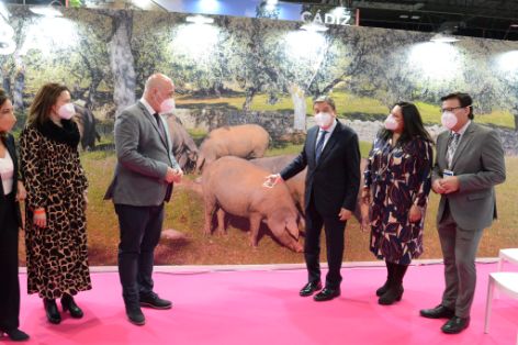 Durante su visita, hoy, a FITUR 2022  