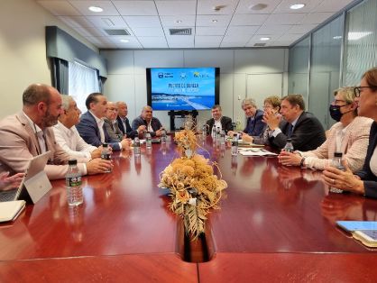 Hoy, en una reunión con representantes del sector, en Burela (Lugo)