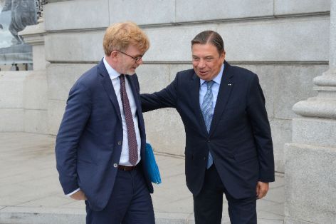 EN LA PRIMERA REUNIÓN BILATERAL CON EL MINISTRO MARC FESNEAU