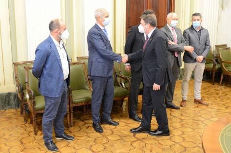 El ministro se ha reunido con el sector pesquero y acuícola 