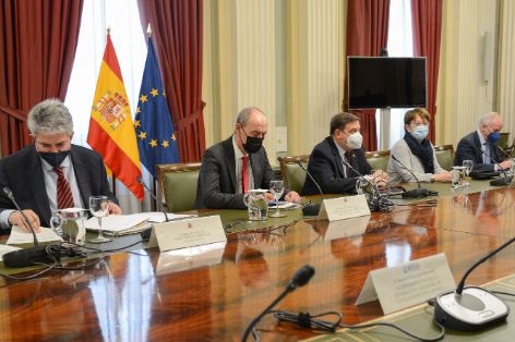 El ministro se ha reunido con el sector pesquero y acuícola 