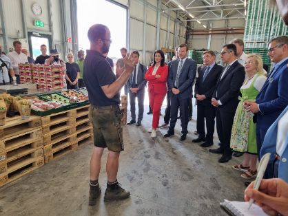 Ministro visita explotaciones Núremberg (1)