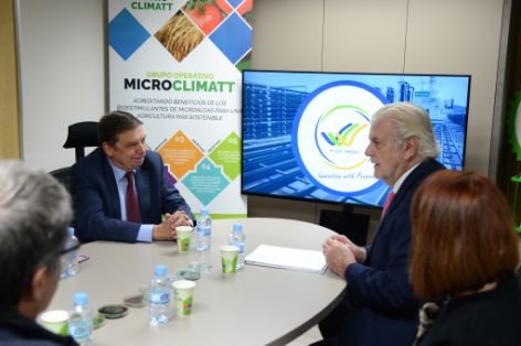 Hoy, en una visita a la planta tecnológica de experimentación de microalgas de  Algaenergy