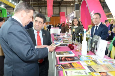 En el estand del Ministerio de Agricultura, Pesca y Alimentación en FITUR