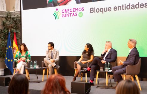 En la clausura de la convención “Crecemos Juntas: encuentro nacional de mujeres rurales”