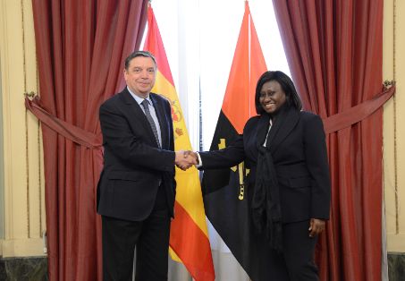 En una reunión mantenida hoy en la sede del ministerio 