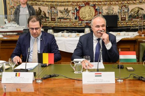 Hoy, en la sede del ministerio