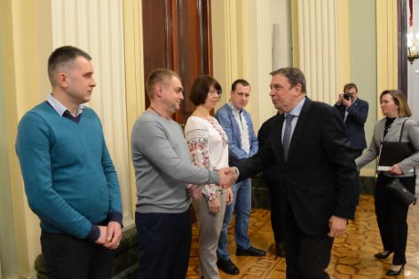 Ministro y delegación Ucrania (4)