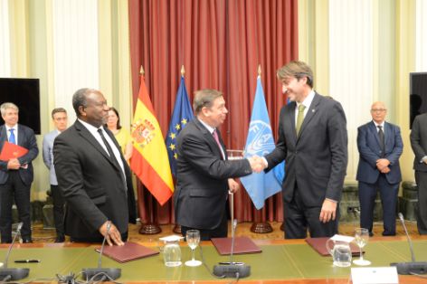 Hoy, en Madrid, junto a representantes de la FAO y del COI