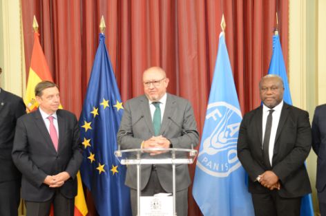 Hoy, en Madrid, junto a representantes de la FAO y del COI