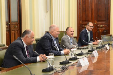 En una reunión mantenida hoy en la sede del ministerio 