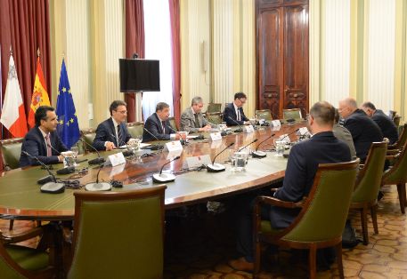 En una reunión mantenida hoy en la sede del ministerio 