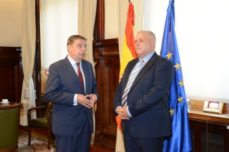 En una reunión mantenida hoy en la sede del ministerio 